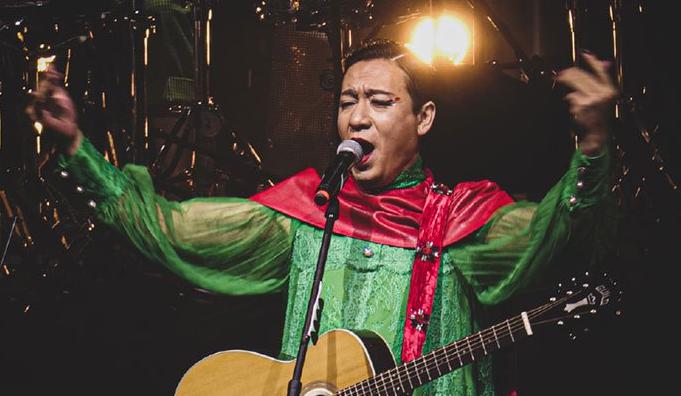 二手玫瑰梁龙为什么穿女装(二手玫瑰主唱梁龙出柜) 二手玫瑰梁龙为什么穿女装(二手玫瑰主唱梁龙出柜)