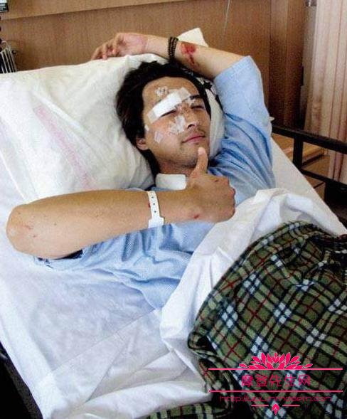 胡歌车祸原因是什么？胡歌车祸现场图片曝光(胡歌车祸是怎么回事)