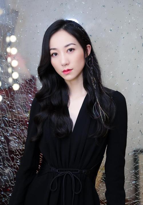 甘薇家庭背景太恐怖，甘薇与令家有(甘薇的个人资料)