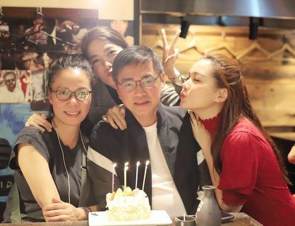 汤镇业女儿，汤子嘉微博(汤镇业的儿子)