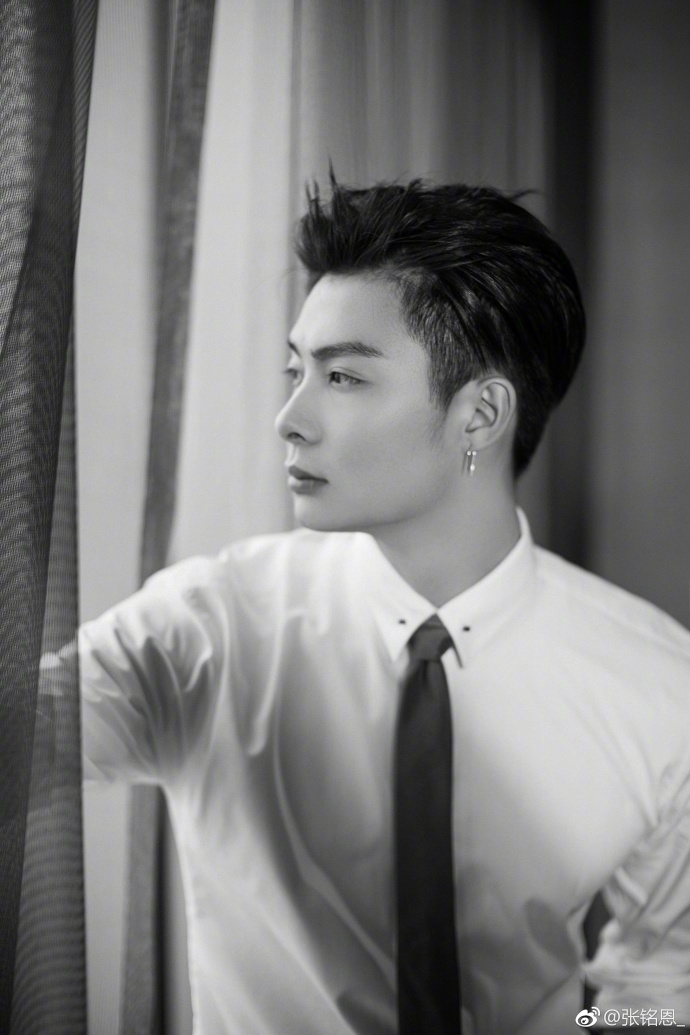 张铭恩为什么叫奶恩?张铭恩女朋友张鑫资料