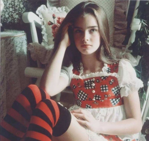 波姬·小丝拍美国式禁忌的时候多大 波姬·小丝拍美国式禁忌的时候多大