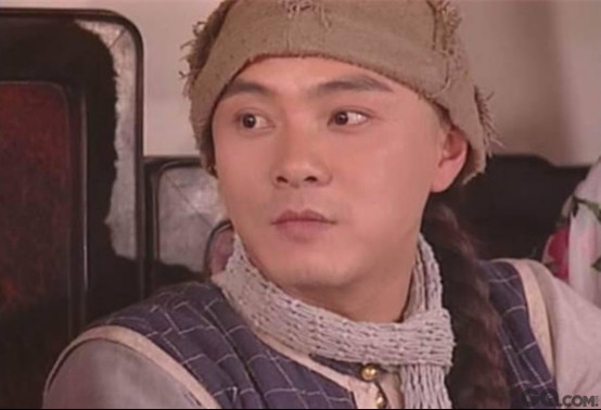 张卫健是张国荣的表弟吗？张卫健为什么叫d(张卫健的弟弟是谁)