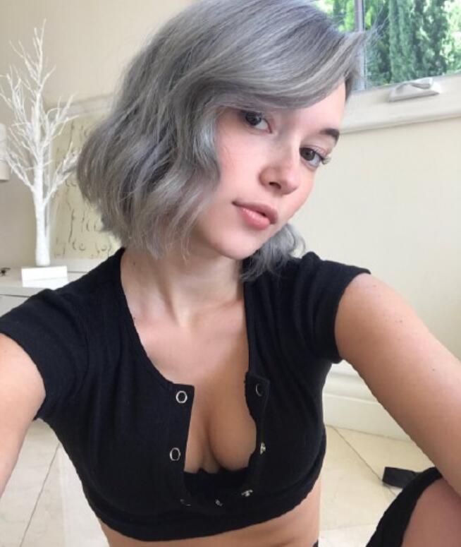 贾登·史密斯女友sarah资料照片(贾登史密斯男的女的)