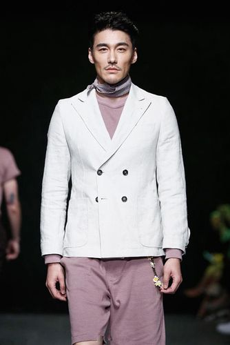 胡兵同性，胡兵感情史(胡兵的感情经历)