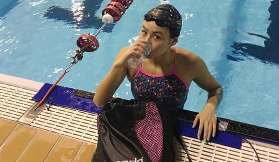 游泳女神童艾衍含身高将近1米7 游泳女神童艾衍含身高将近1米7