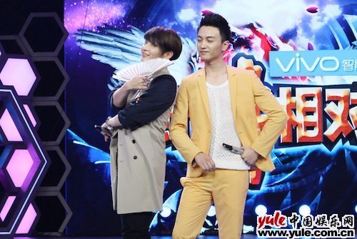 乔任梁女装，高档女装(乔任梁穿西装)