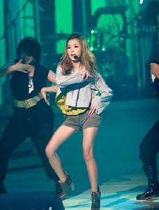 何洁多大,何洁和释小龙为什么分手(何洁和释小龙谈了多久)