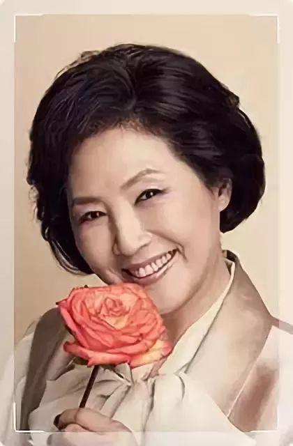 金慈玉，金玉清(金慈玉看了又看)