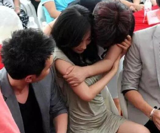 秦岚被袭胸,秦岚白色连衣裙(秦岚薄纱裙)