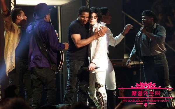 迈克杰克逊没鼻子照片(迈克尔杰克逊的鼻子是假的吗) 迈克杰克逊没鼻子照片(迈克尔杰克逊的鼻子是假的吗)