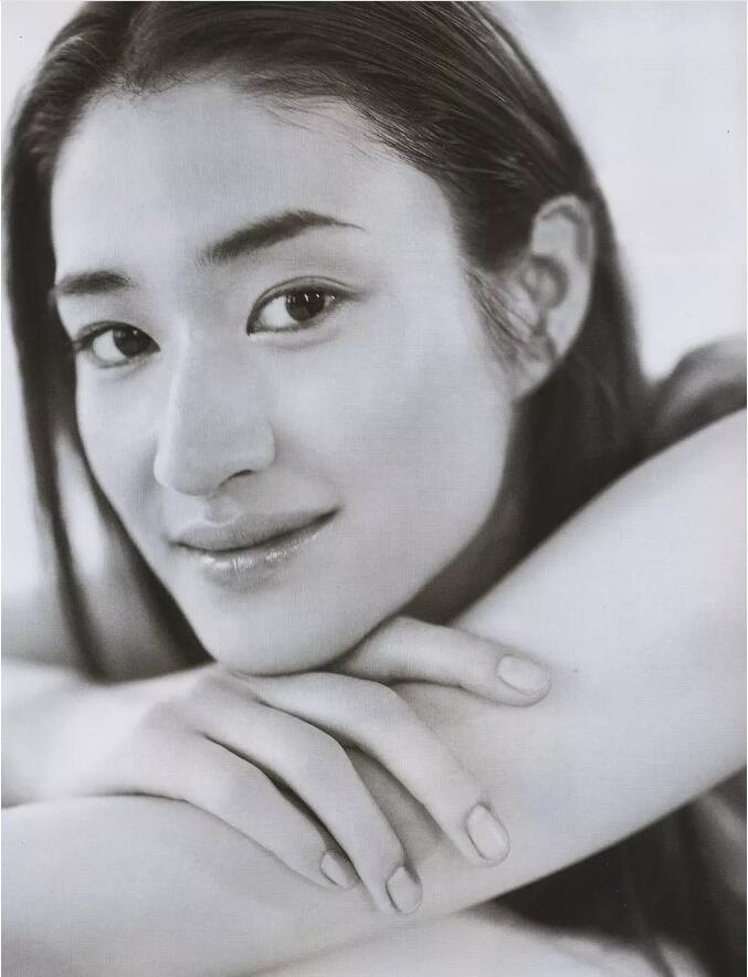 加藤小雪和吴京对比照