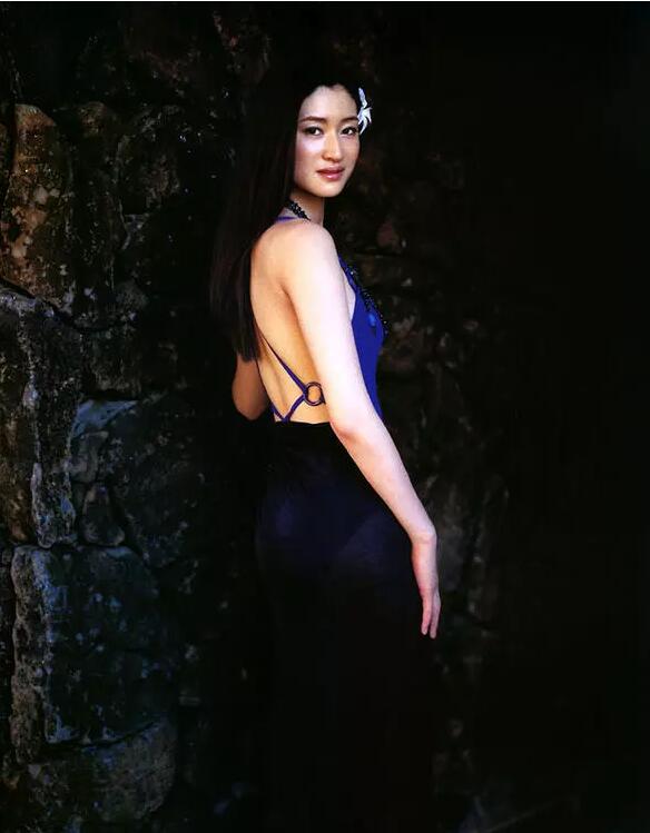 加藤小雪和吴京对比照 加藤小雪和吴京对比照