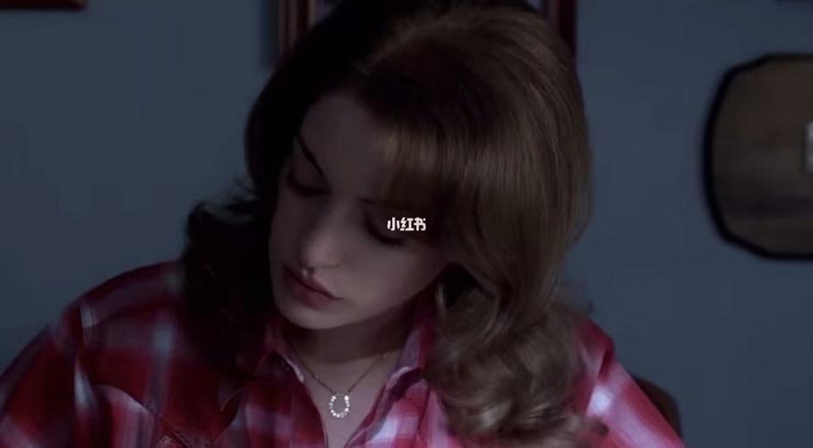 安妮海瑟薇裸戏,绯红女巫的胸为什(女巫安妮海瑟薇百度百科)