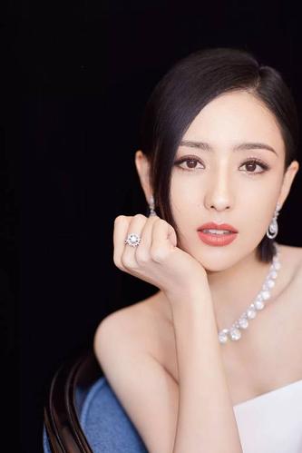 佟丽娅多少岁 元宇宙b