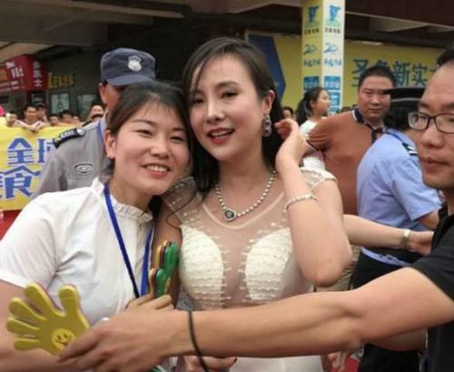 邓建国干露露，冯珊珊fss叫外卖