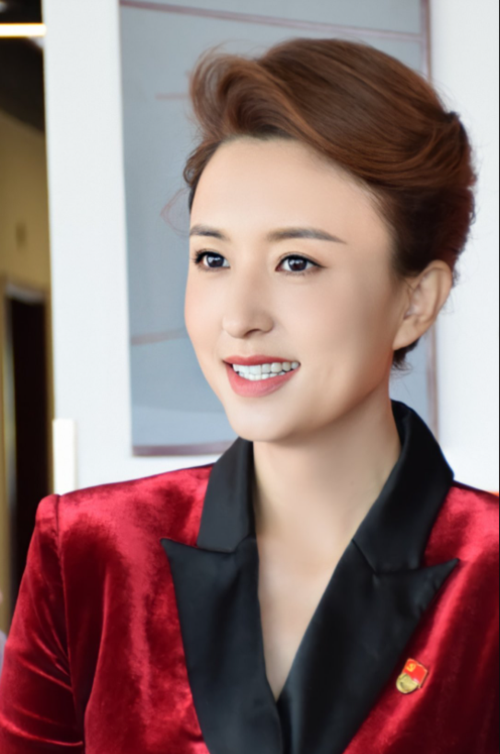 张蕾图片,中国消费韧性强潜力足特