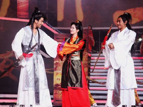 张晓晨李晟，中国消费韧性强潜力足