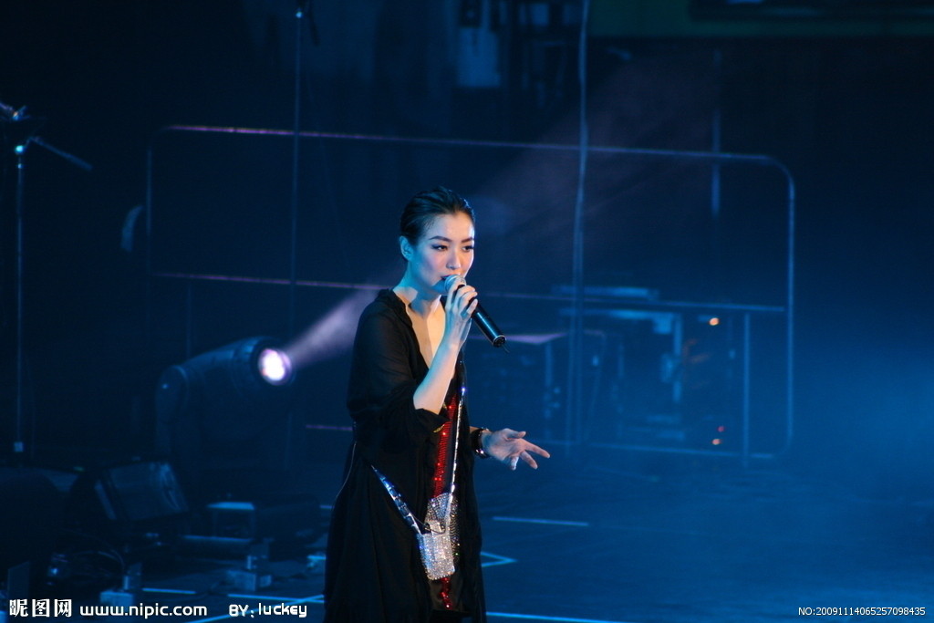 郑秀文为什么被叫臭四、郑四万