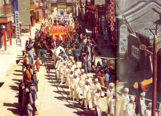 秦可卿的葬礼为何特别隆重？宝玉跟秦可卿有(秦可卿葬礼为何如此隆重)