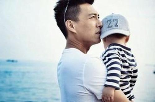 靳东为什么叫靳四岁?靳东有孩子了吗 ?站 靳东为什么叫靳四岁?靳东有孩子了吗 ?站