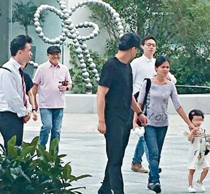 杨幂女儿小糯米好丑照片(小糯米照片杨幂哭)