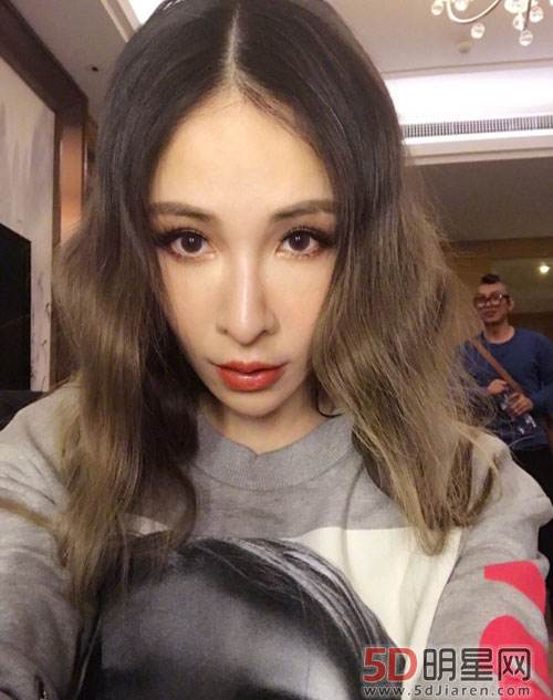 萧亚轩演唱会尴尬瞬间视频(萧亚轩演唱会名场面)