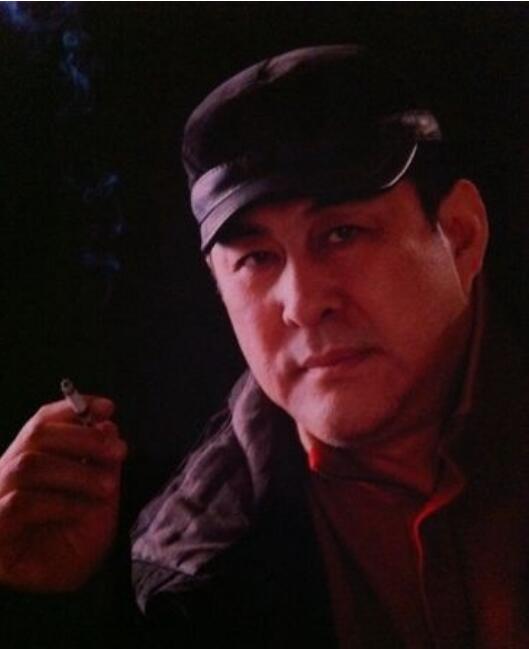 现在陆树铭为什么要留大胡子