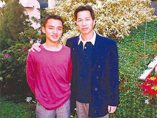 王祖蓝爸爸王严化什么时候去世的?王祖蓝和 王祖蓝爸爸王严化什么时候去世的?王祖蓝和