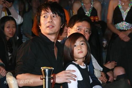 郑钧的女儿,郑钧和原老婆照片(郑钧是谁的老公)