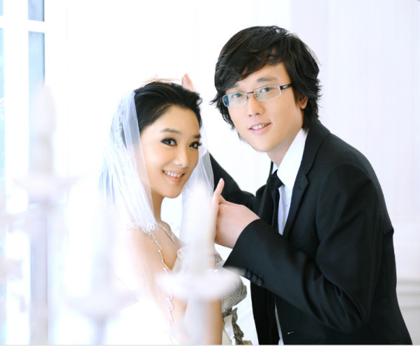 杨魏玲花的真名叫什么？杨魏玲花与父母的照