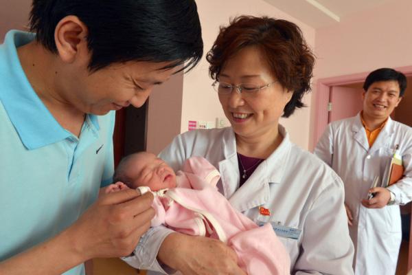 桑兰丈夫黄健干什么的?桑兰怀孕大肚照曝光(桑兰老公黄健前妻照片) 桑兰丈夫黄健干什么的?桑兰怀孕大肚照曝光(桑兰老公黄健前妻照片)