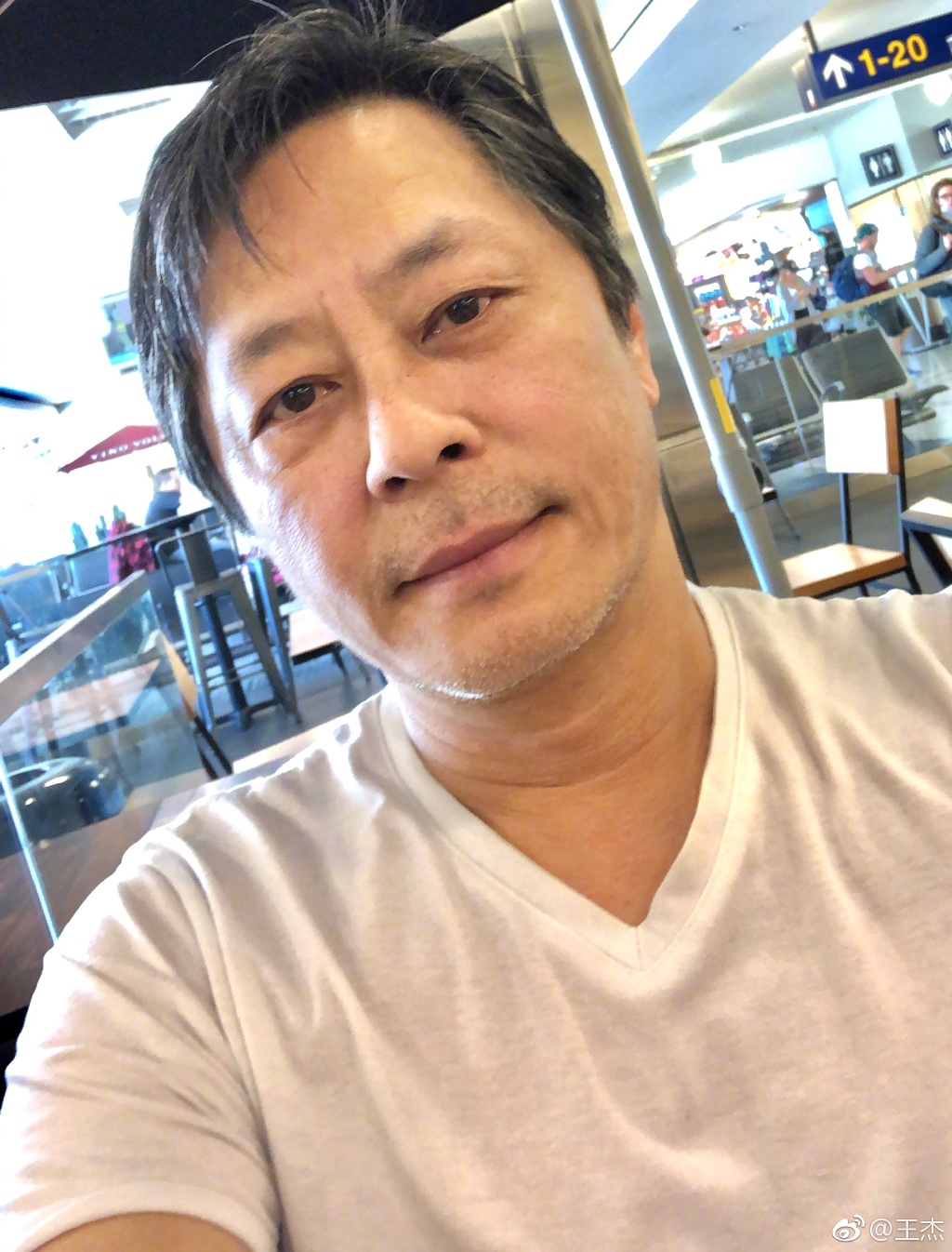 王杰哪年嗓子坏的(王杰嗓子是怎么回事)