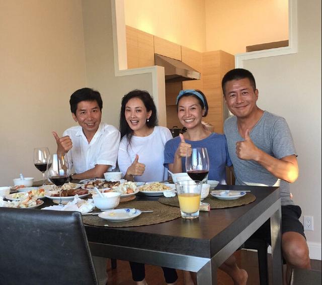 牛莉的第一任丈夫图片(牛莉第一任老公是谁?现实牛莉的老公照片)