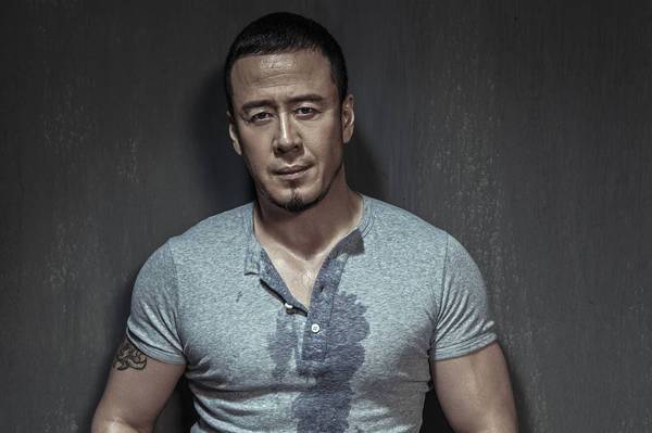 杨坤身高，贾乃亮的实际身高多少(贾乃亮身高多少哪年出生)