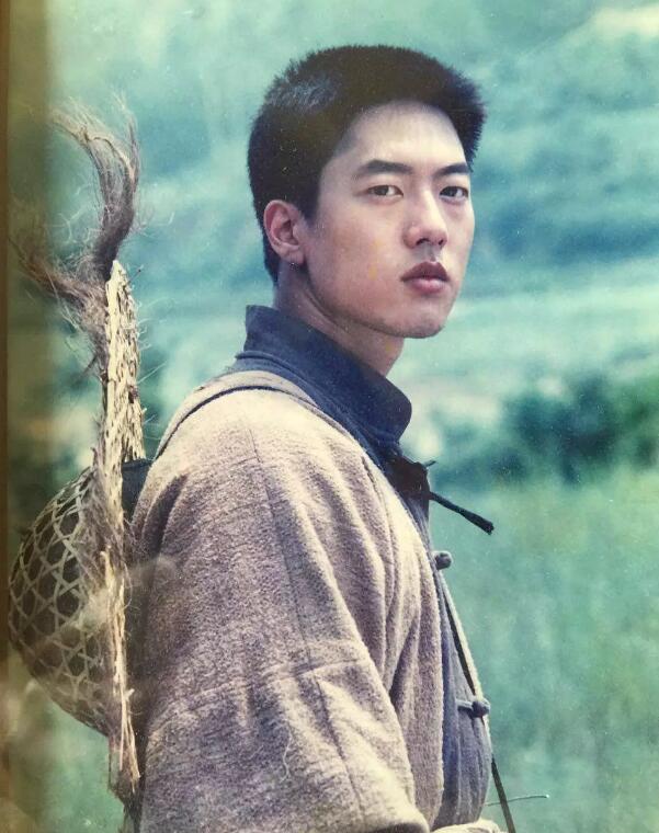 凌潇肃颜值巅峰时候的照片(凌潇肃长得帅)