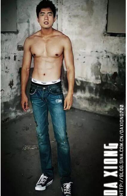 凌潇肃颜值巅峰时候的照片(凌潇肃长得帅)