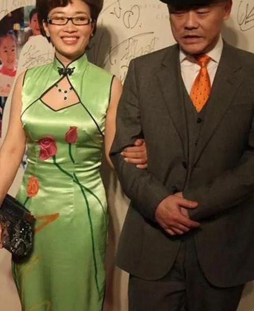 胡洁简介，周立波的妻子胡洁的情史(周立波胡洁结婚日期)