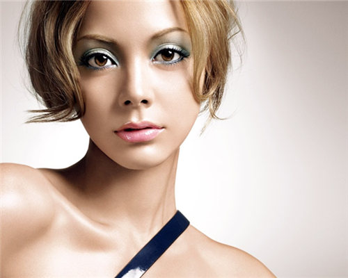 土屋安娜残了最新照片(土屋安娜黑色眼泪简介)