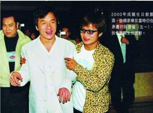 段伟伦怎样救成龙的命