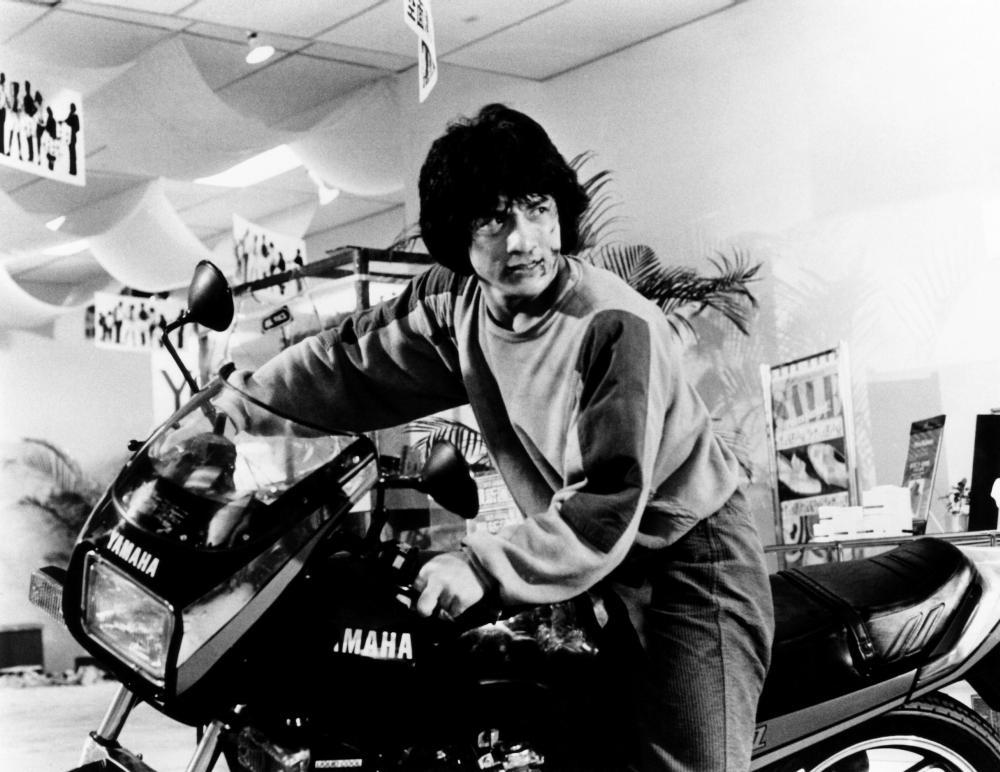 段伟伦怎样救成龙的命