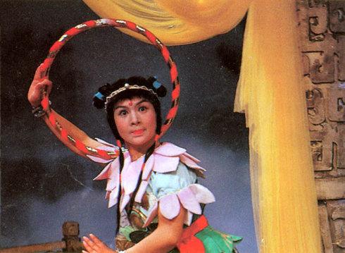 艾金梅哪吒为什么光脚丫？哪吒扮演者艾金梅