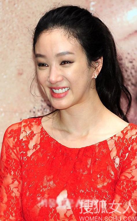 郑丽媛整容前后对比图