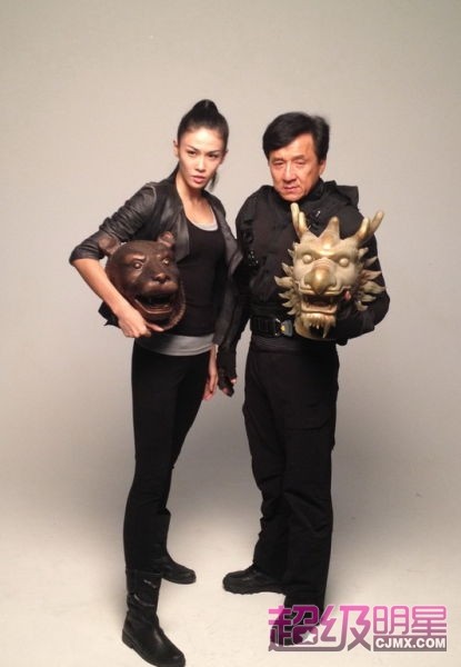 张蓝心是跆拳道冠军吗？张蓝心是不是成龙的(张蓝心2000年跆拳道比赛)