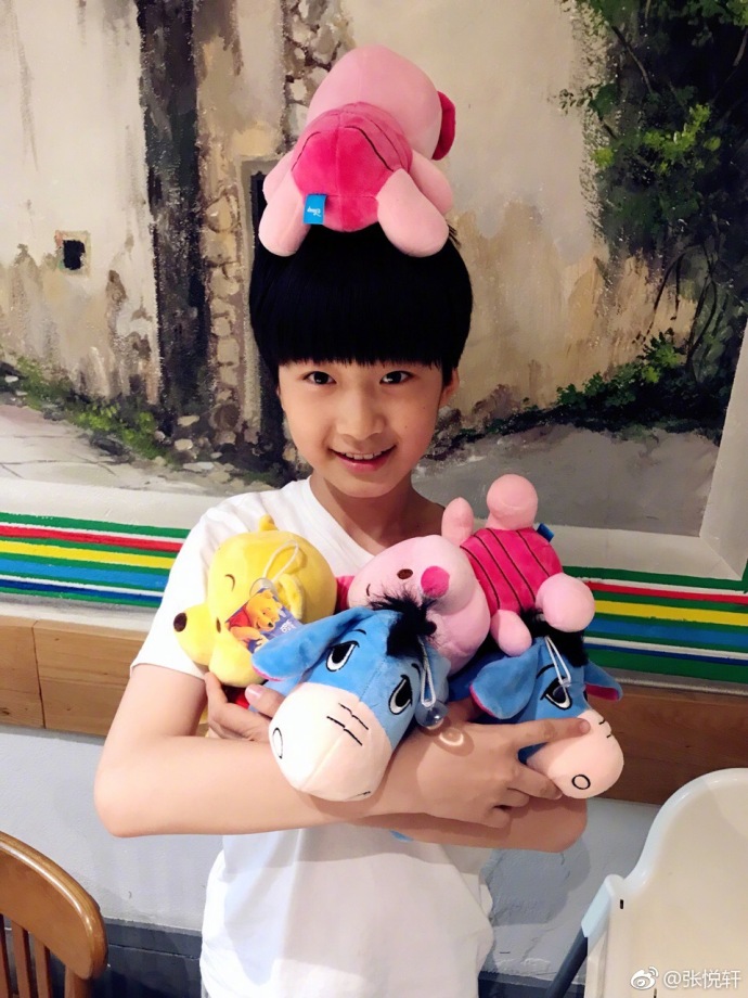 张悦轩现在最新长大的照片(张悦轩今年的身高)