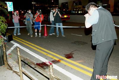 陈淑芬保护张国荣现场照(陈淑芬处理张国荣做的最后一件事) 陈淑芬保护张国荣现场照(陈淑芬处理张国荣做的最后一件事)