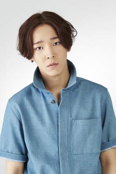 郑丽媛整容前后对比图