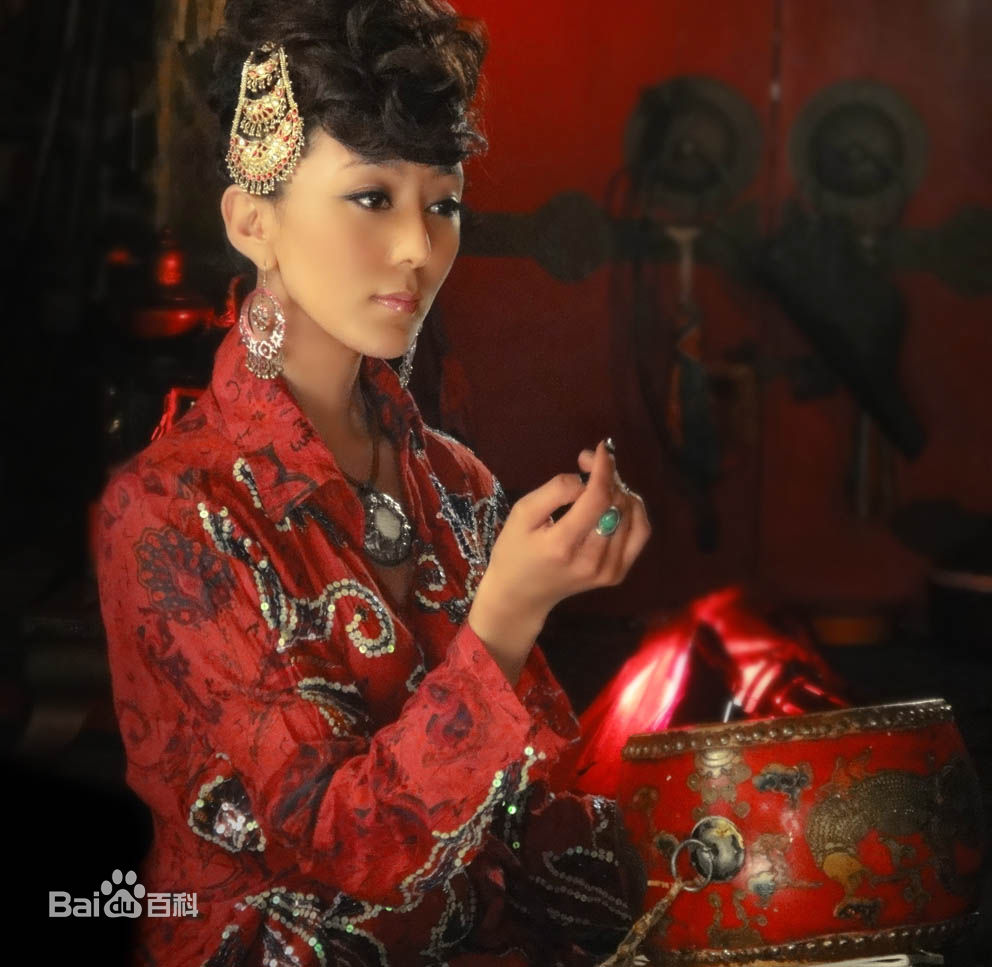 尕(gǎ)让卓玛好像范冰冰对比图