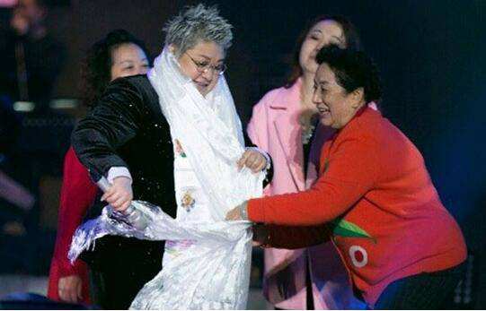 韩红年轻瘦的照片曝光(韩红瘦身照) 韩红年轻瘦的照片曝光(韩红瘦身照)