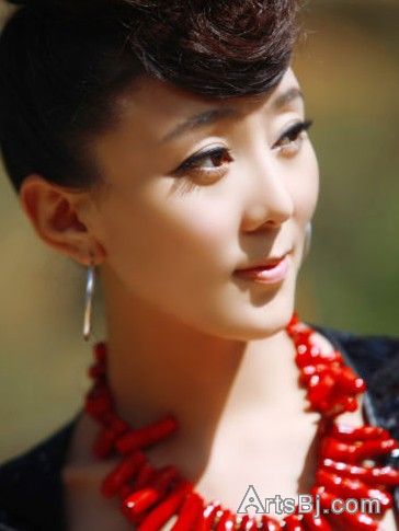 尕(gǎ)让卓玛好像范冰冰对比图 尕(gǎ)让卓玛好像范冰冰对比图